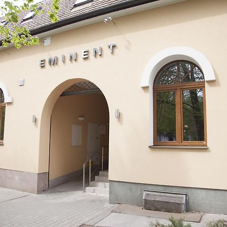 Hotel Eminent Zlaté Moravce Exteriör bild