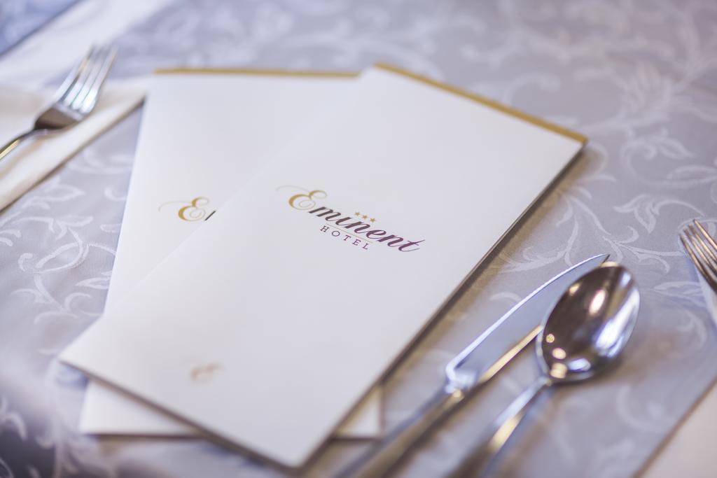 Hotel Eminent Zlaté Moravce Exteriör bild